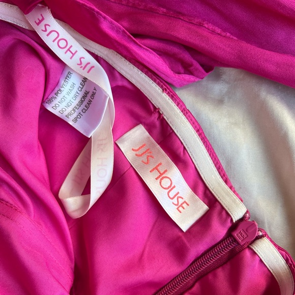 Elegant Fuchsia Evening Gown - Picture 8 of 12